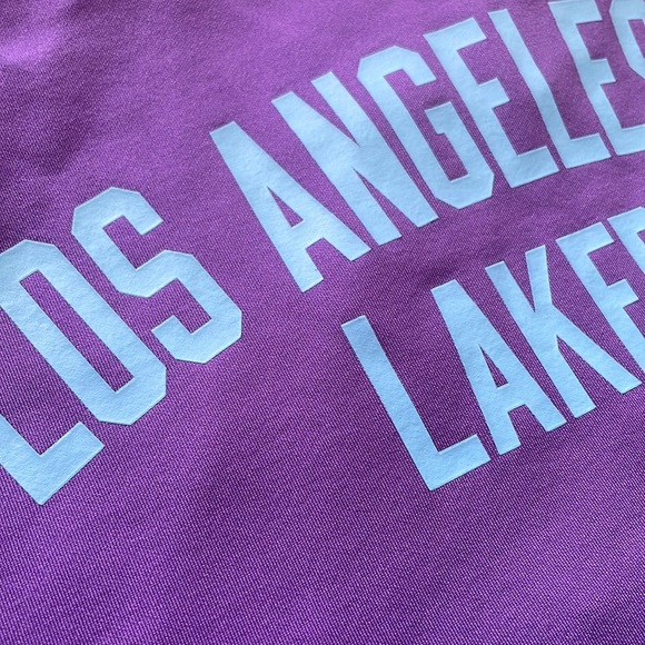 Super soft Los Angeles Lakers Courtside Fleece Hoodie - Picture 8 of 9